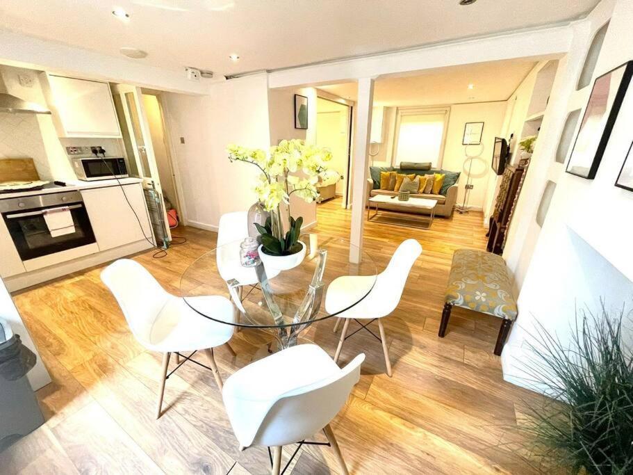 Emmanuel House - Cozy Basement One Bedroom Apt - Central - Historical Building