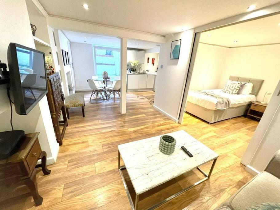 Apartemen Emmanuel House - Cozy Basement One Bedroom Apt - Central - Historical Building